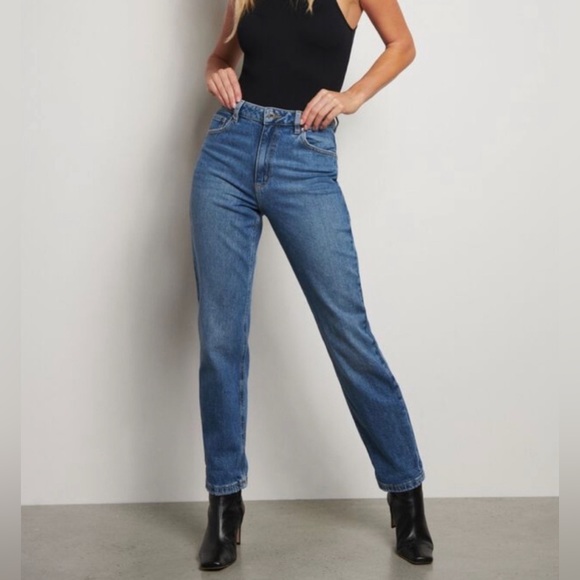 Claudia Jeans from Dynamite. Soft, high waisted, mom fit jeans in size 26 - Picture 10 of 10